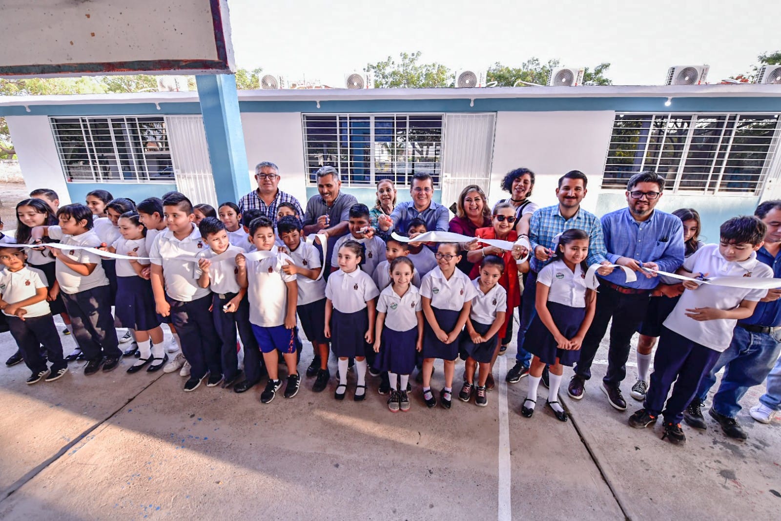 Édgar González inaugura cuatro espacios en la primaria Leyes de Reforma