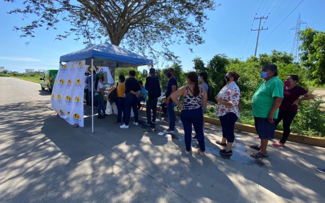 Fundación MaxSilva A.C regala alimento a familiares de pacientes del Hospital General de Mazatlán