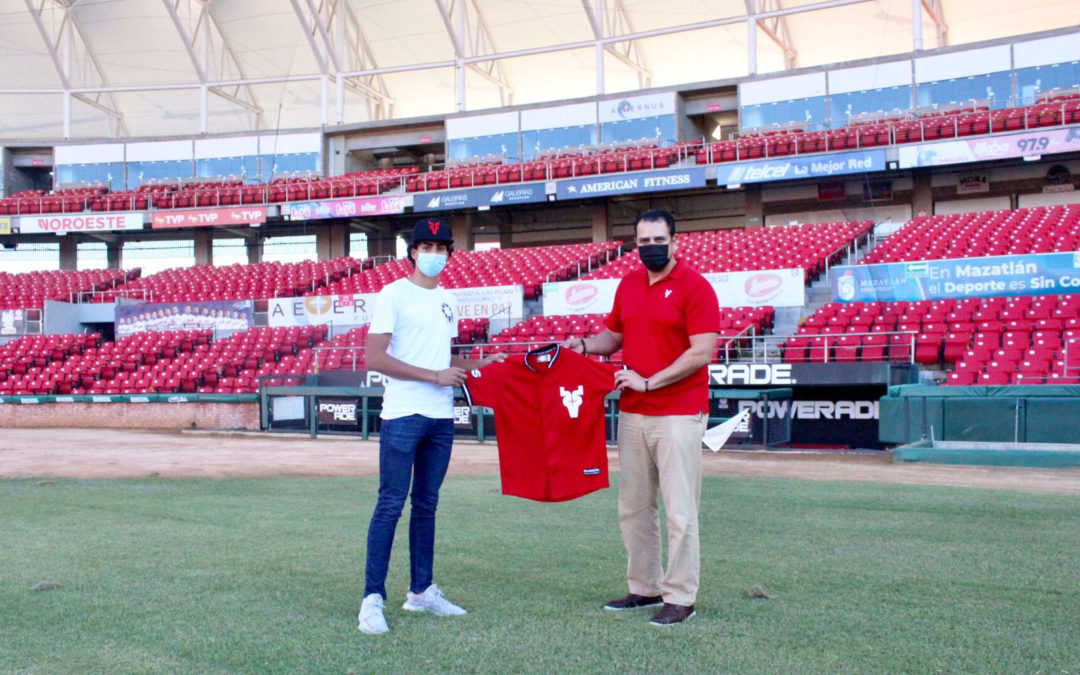 ESTEBAN GARCÍA ÁLVAREZ PORTA POR PRIMERA VEZ EL JERSEY DE VENADOS DE MAZATLÁN