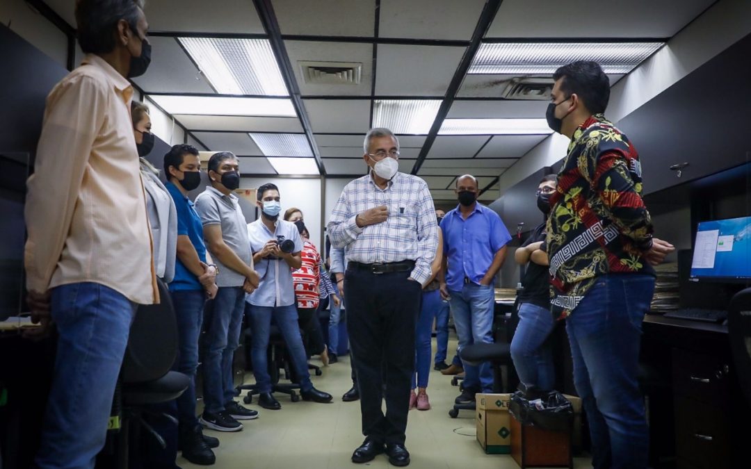 Recorre Rocha Moya oficinas de Palacio de Gobierno