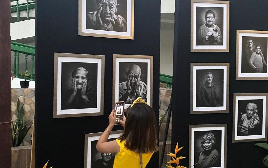 Retratos del Alma se exhibe en el Asilo de Ancianos