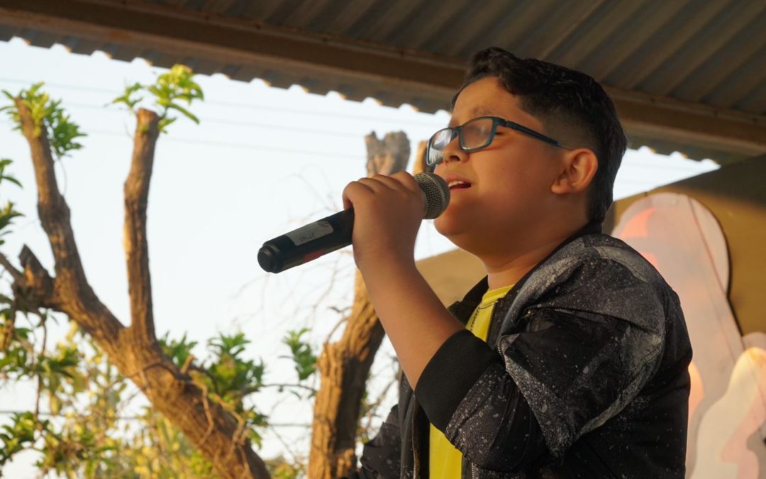 Miguel Paredes de la Voz Kids participa en el programa Cultura en tu Comunidad