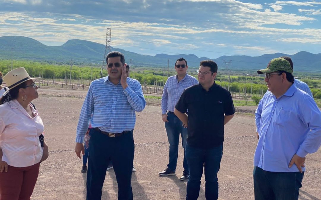 Secretario de Obras Públicas supervisa avances en lotes para desplazados