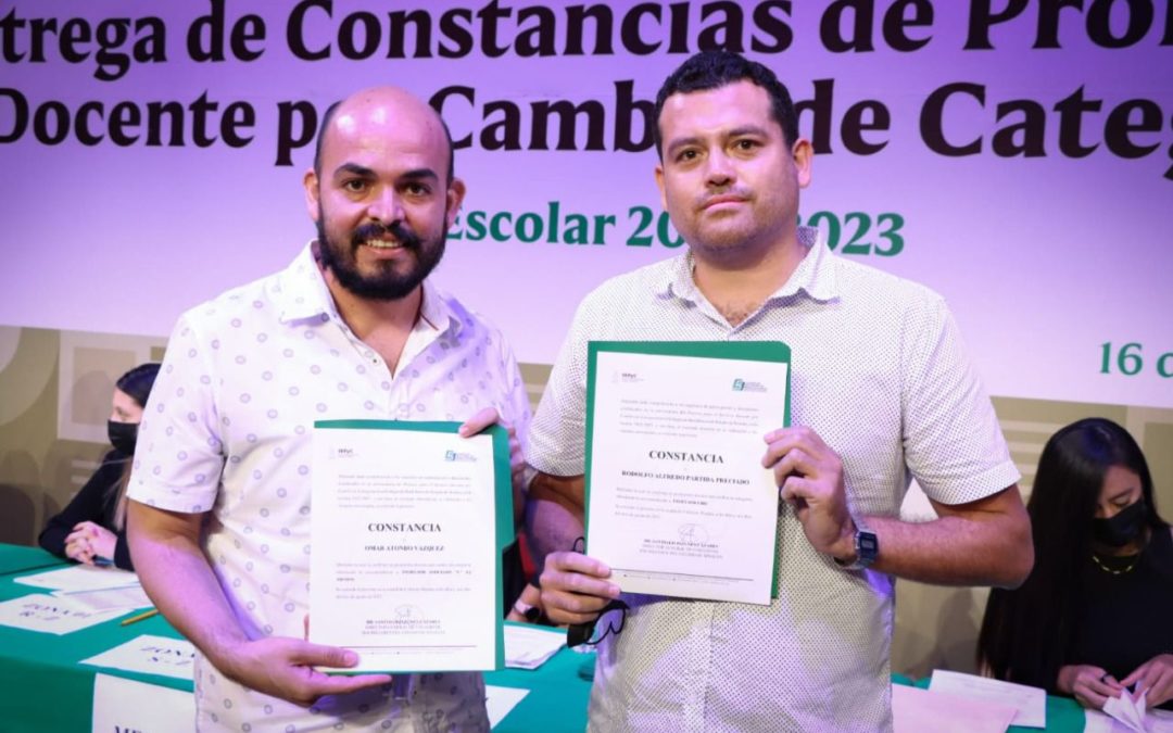 Entregan a docentes de COBAES 517 constancias de cambio de categoría