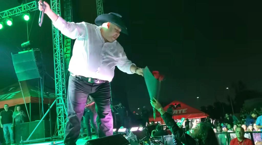 El Coyote prende al público de Tijuana en la Feria