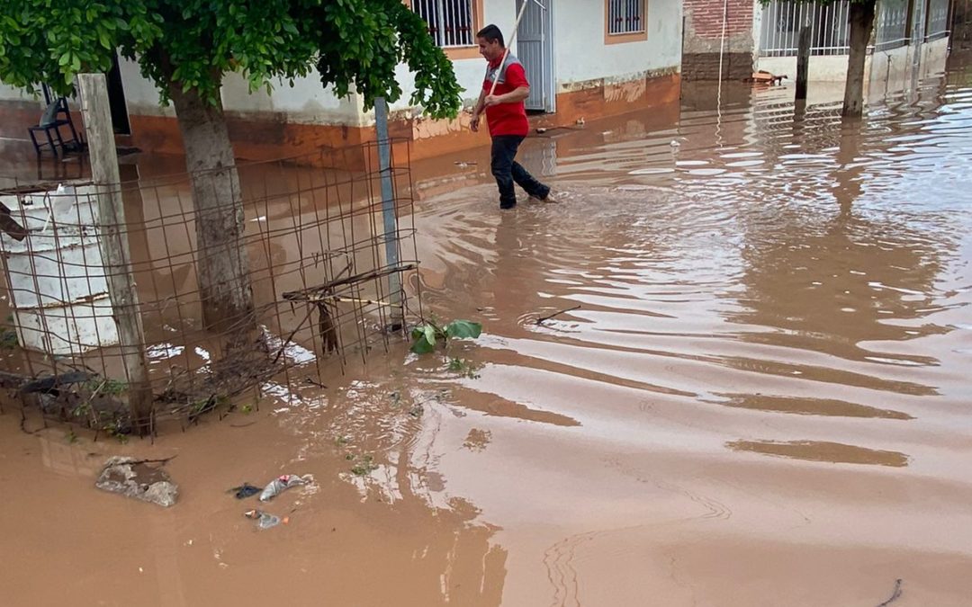 Protección Civil auxilia a afectados por lluvias en Culiacán y Mocorito