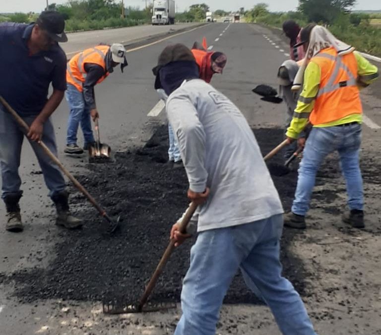 Se refuerzan trabajos de reparación de baches en “ La Costera “ Benito Juárez