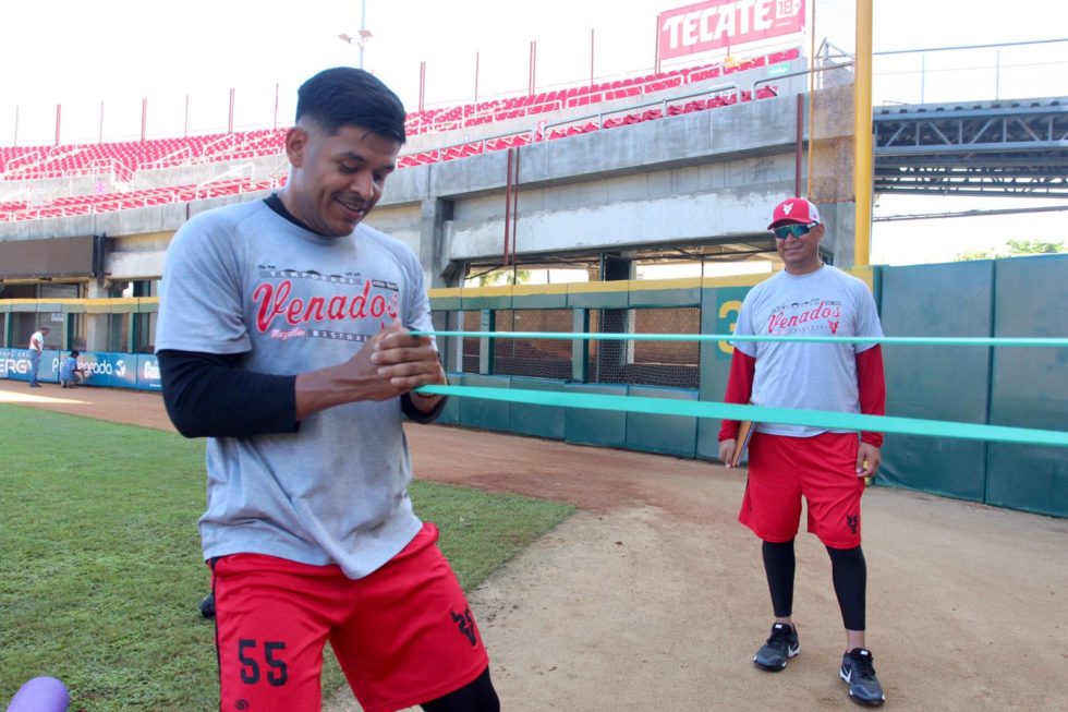 Carlos Rivera deja cargo de coach de pitcheo de Venados de Mazatlán