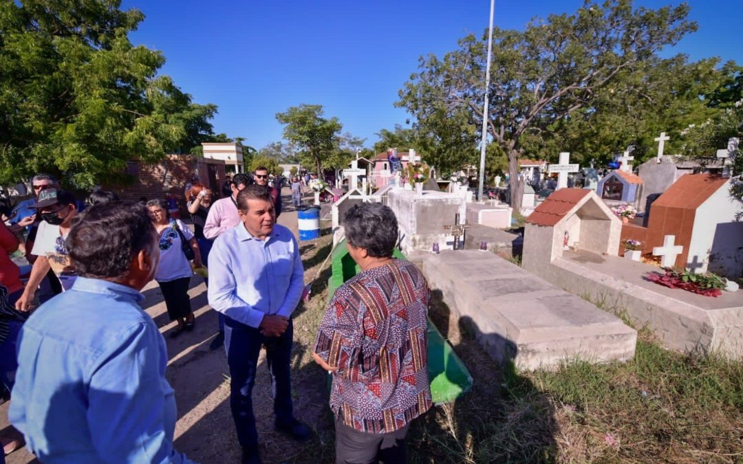 El alcalde Édgar González recorre panteones municipales