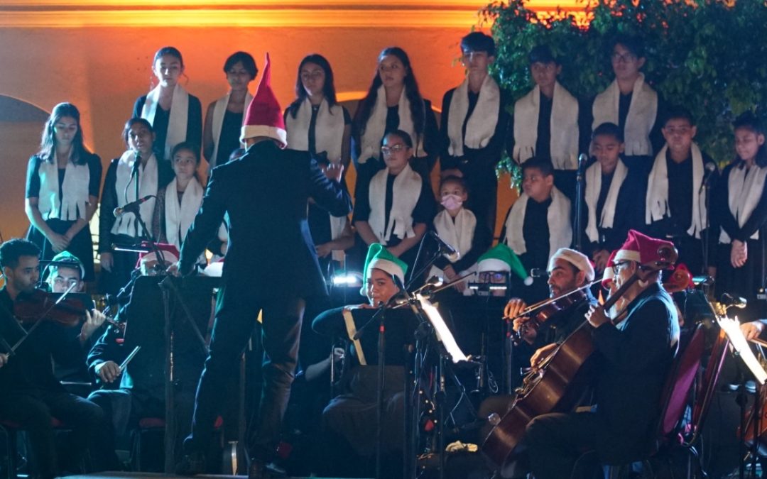 La Camerata Mazatlán y el Coro Infantil de Cultura regalan una Noche de Navidad en la Plazuela Machado