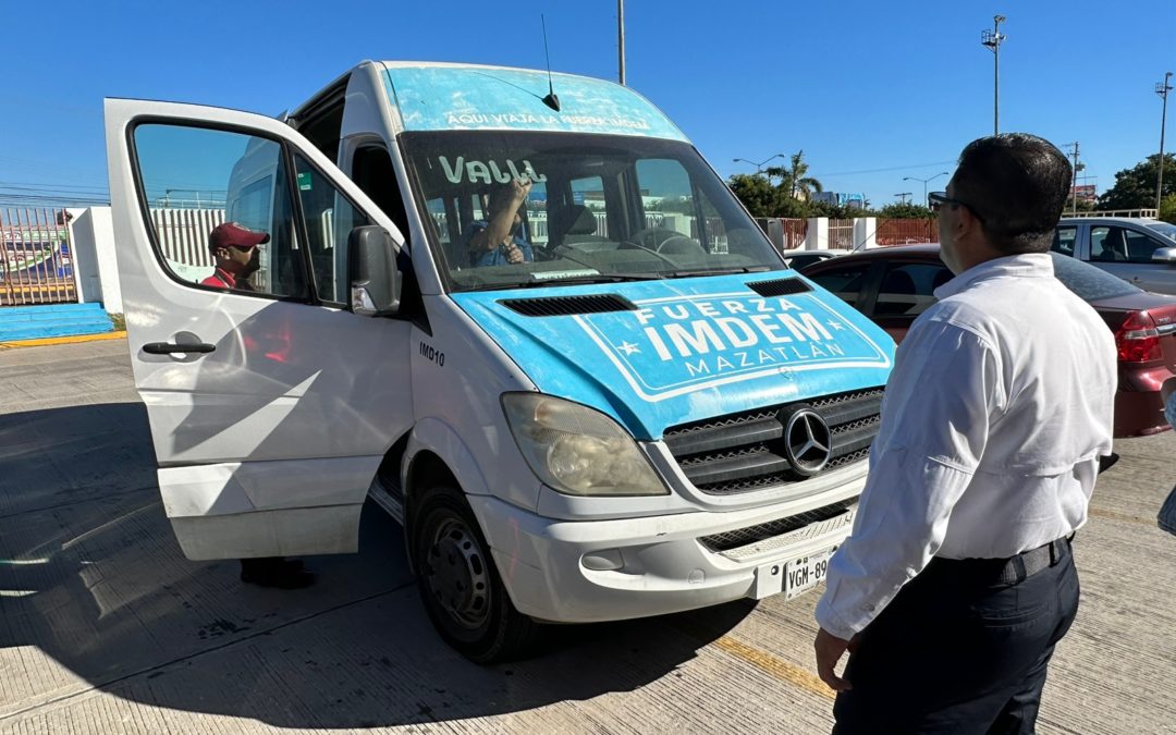 Traslada Ayuntamiento a personas que quedaron varadas por falta de transporte público