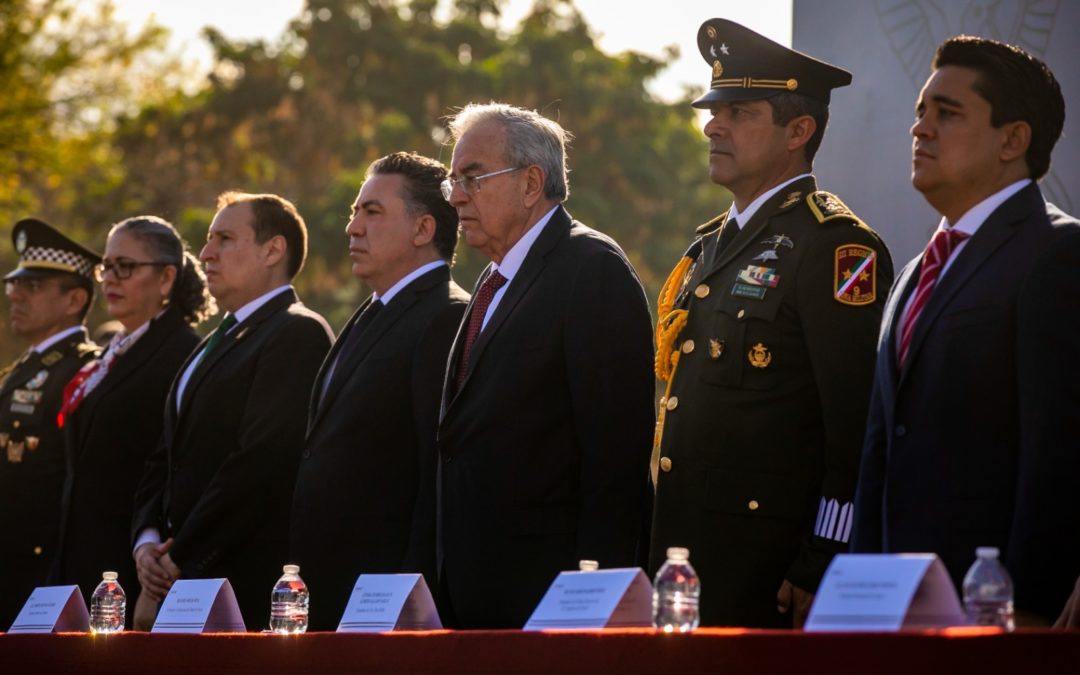 Encabeza Rocha ceremonia por el aniversario del Día de la Bandera