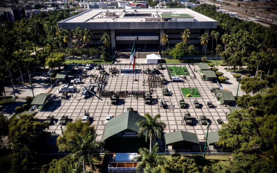 Rocha inaugura exposición militar “La Gran Fuerza de México” en explanada de Palacio de Gobierno