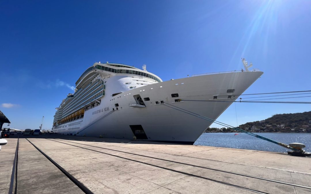 Llega a Mazatlán el crucero Navigator of the Seas con más de 5 mil personas a bordo