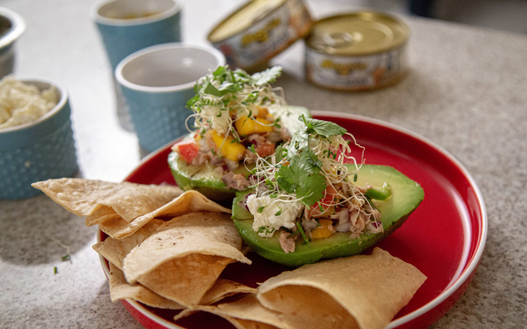 Receta de cuaresma: Aguacates rellenos de atún Mazatún