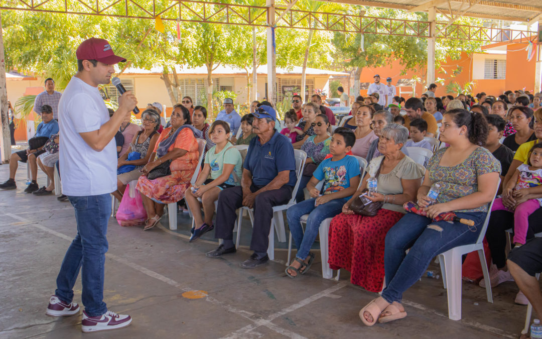 Carlos Escobar y Esfuerzo Ciudadano benefician a 460 familias de la Flores Magónn