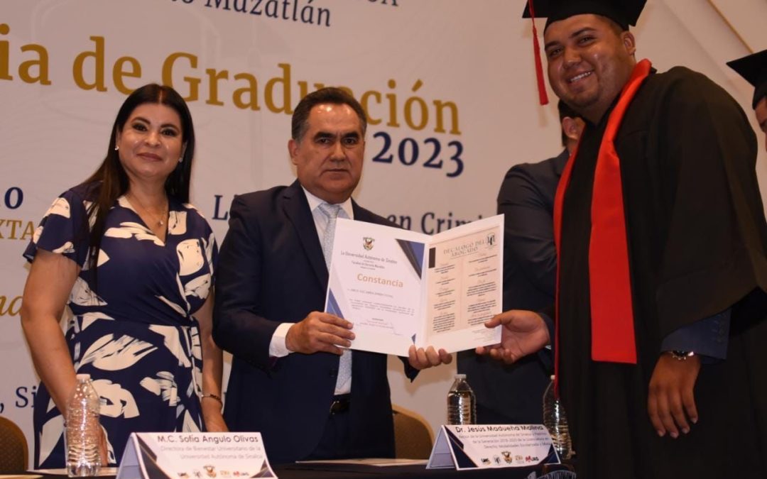 Construyendo la nueva Universidad, se incorporan a la sociedad 340 egresados de la Facultad de Derecho Mazatlán