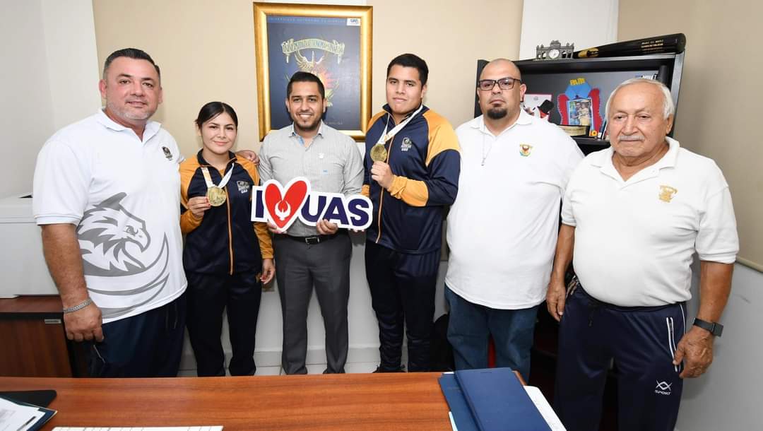 Obtienen medallas de oro jóvenes pugilistas de la URS