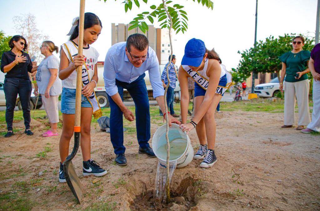 Pradera Dorada II tiene nueva área verde con más de cien árboles