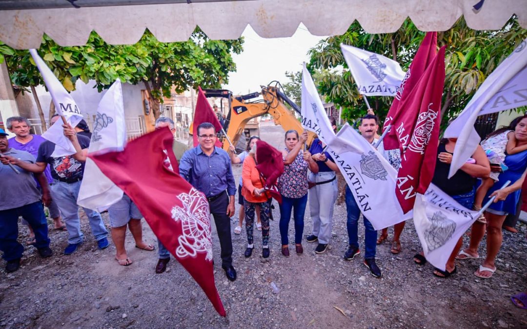 El Alcalde Édgar González da arranque a obra de pavimentación en la colonia Libertad de Expresión