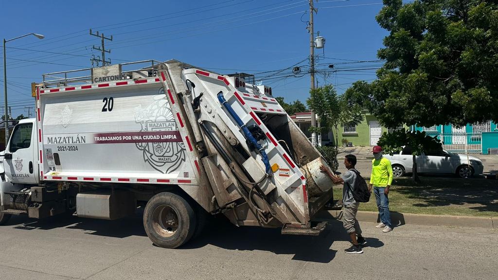 ¡Personal de confianza apoya en la recolección de basura!, este jueves personal sindicalizado no brindó el servicio en la ciudad