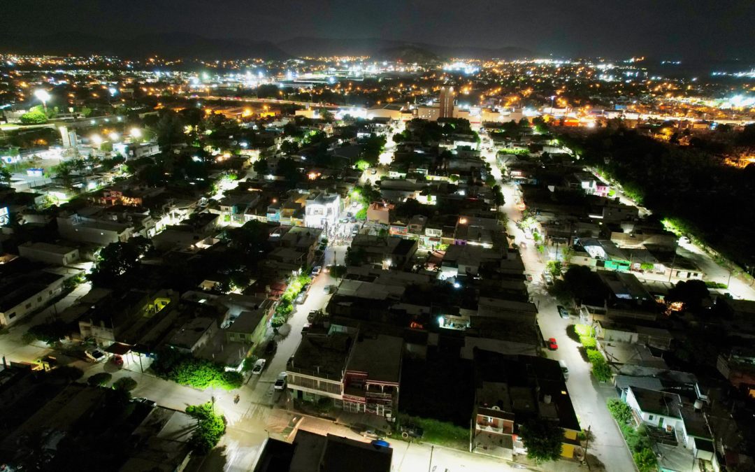 Se encienden las noches en la colonia Esperanza con la instalación de nuevas lámparas LED