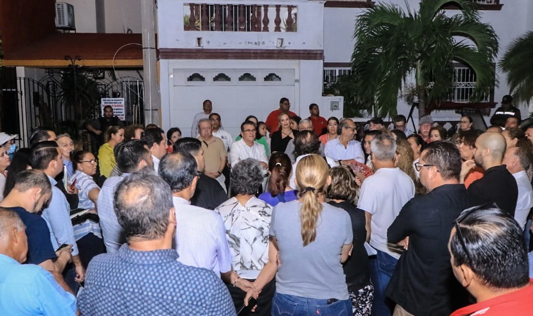 Vecinos de Lomas de Mazatlán estrenan alumbrado público