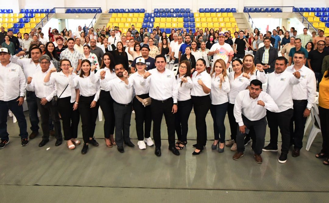 El aspirante a Secretario General del SUNTUAS sección Académicos, maestro José Carlos Aceves Tamayo se reune con planta docente