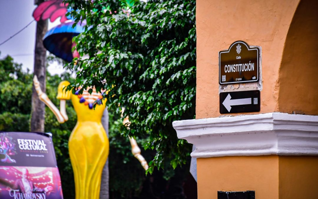 Colocan nueva señalética vial y de nomenclatura en calles del Centro Histórico de Mazatlán