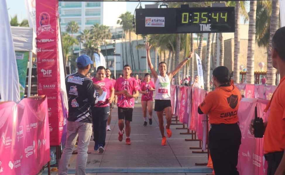 Atletas mazatlecos, listos para el Gran Maratón y Triatlón Pacífico Mazatlán 2023