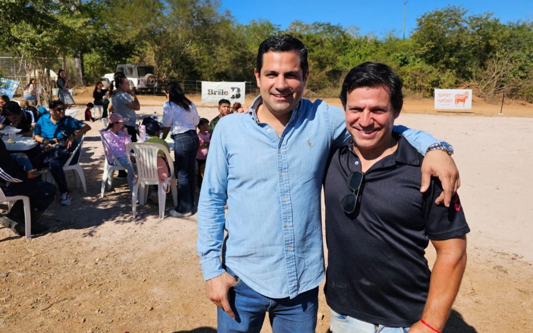 Carlos Escobar participa en festejo decembrino del programa Apapacho Ecuestre