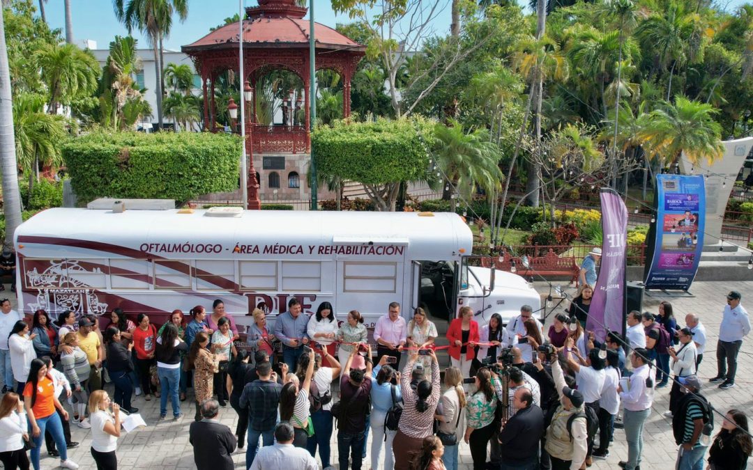 Inauguran Sistema DIF Mazatlán y el Gobierno Municipal, Camión de la Salud