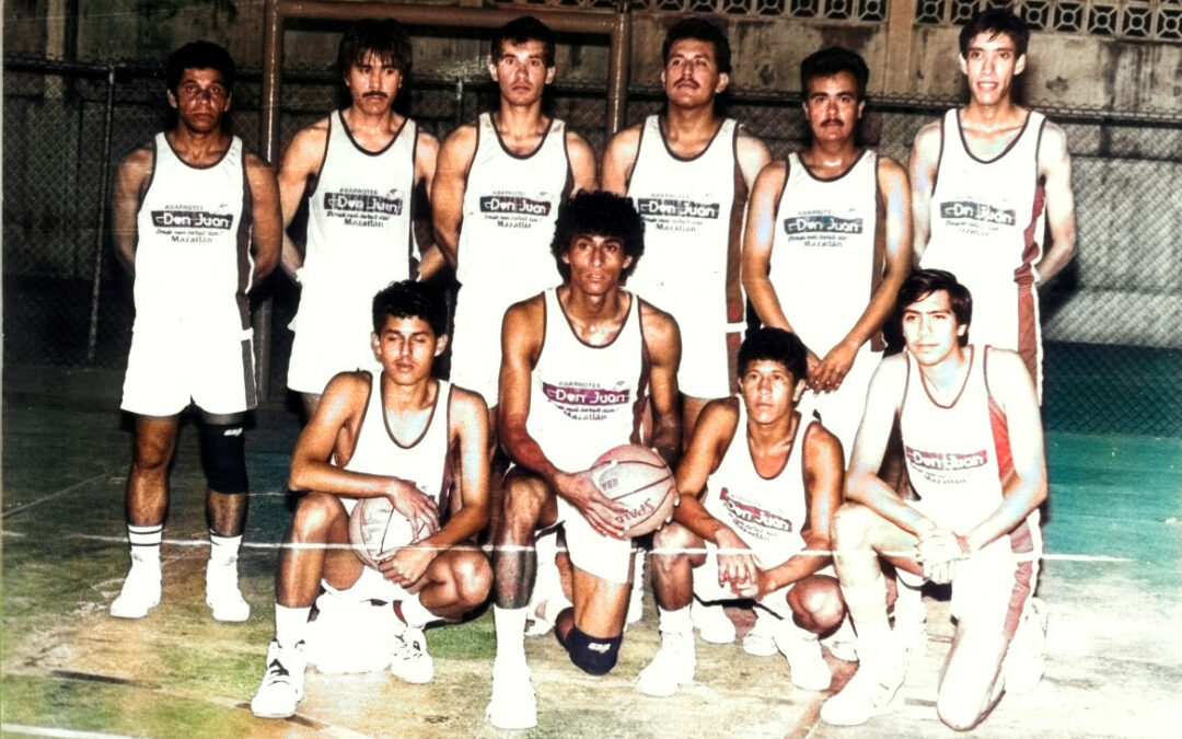 Venados Basketball rinde homenaje a cinco grandes figuras del baloncesto mazatleco