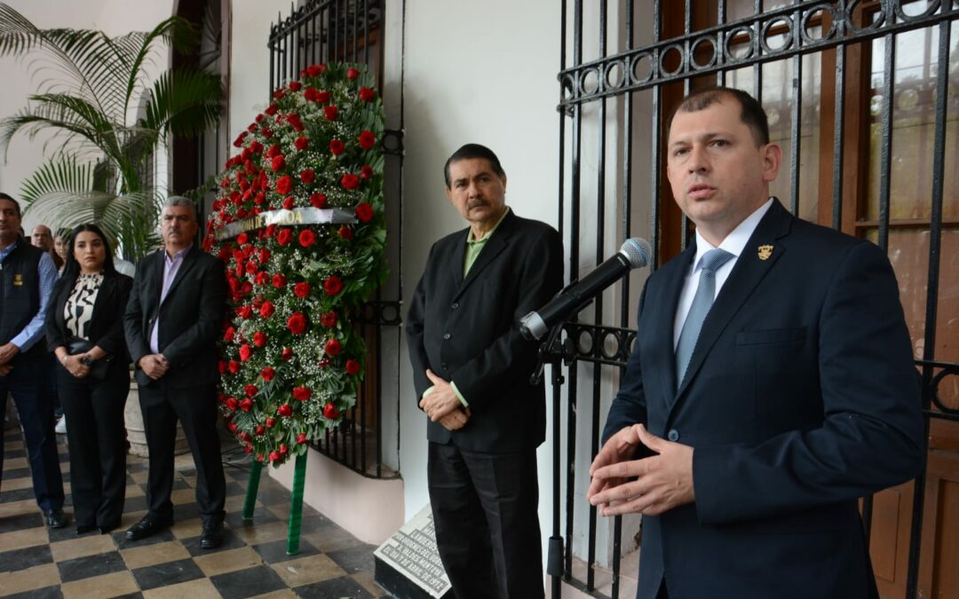 Refrendando el espíritu de lucha por la autonomía, autoridades de la Nueva Universidad rinden homenaje a mártires universitarios caídos hace 52 años por el Gobierno represor