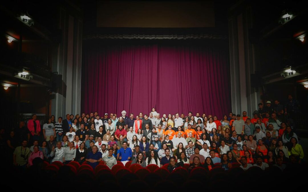 Encuentro de astrónomos con científicos de la NASA y de México en el Teatro Ángela Peralta