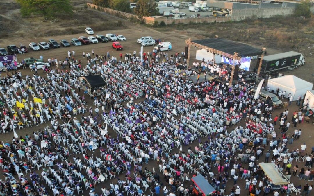 Ante 20 mil personas Memo Romero lleva acabo su cierre de campaña