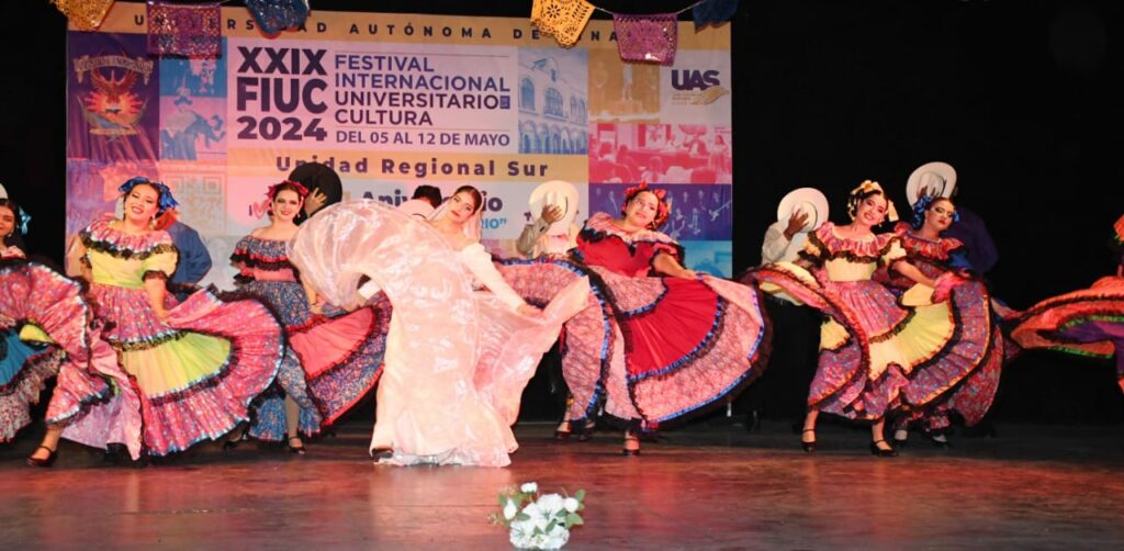 Presentan En El Festival Internacional Universitario De Cultura El Espectáculo Dancístico Mitote 7016