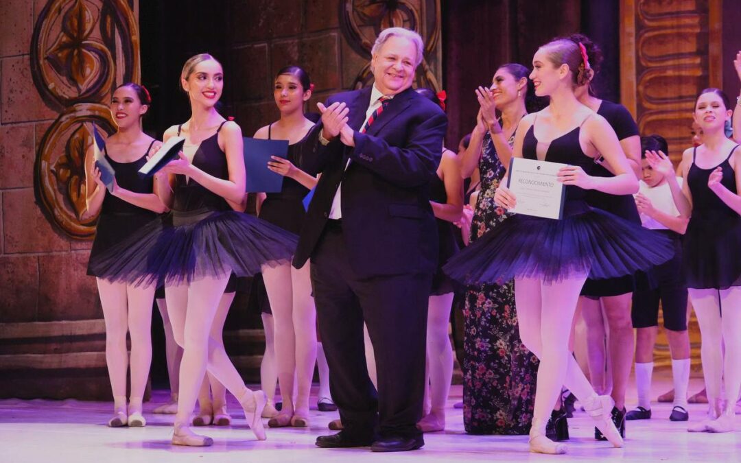 Judy Jolibois y Reina Paola Valencia se gradúan del nivel técnico en la Escuela Municipal de Ballet Clásico de Mazatlán