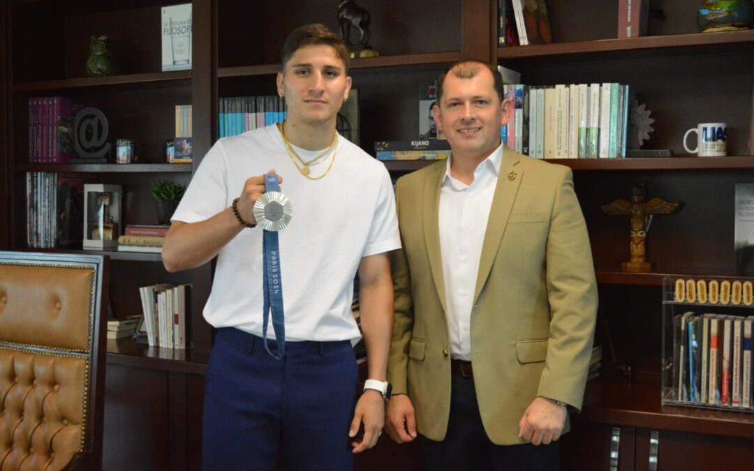 ¡Orgulloso de ser Águila UAS! El medallista olímpico Marco Verde agradece a las autoridades universitarias el apoyo recibido