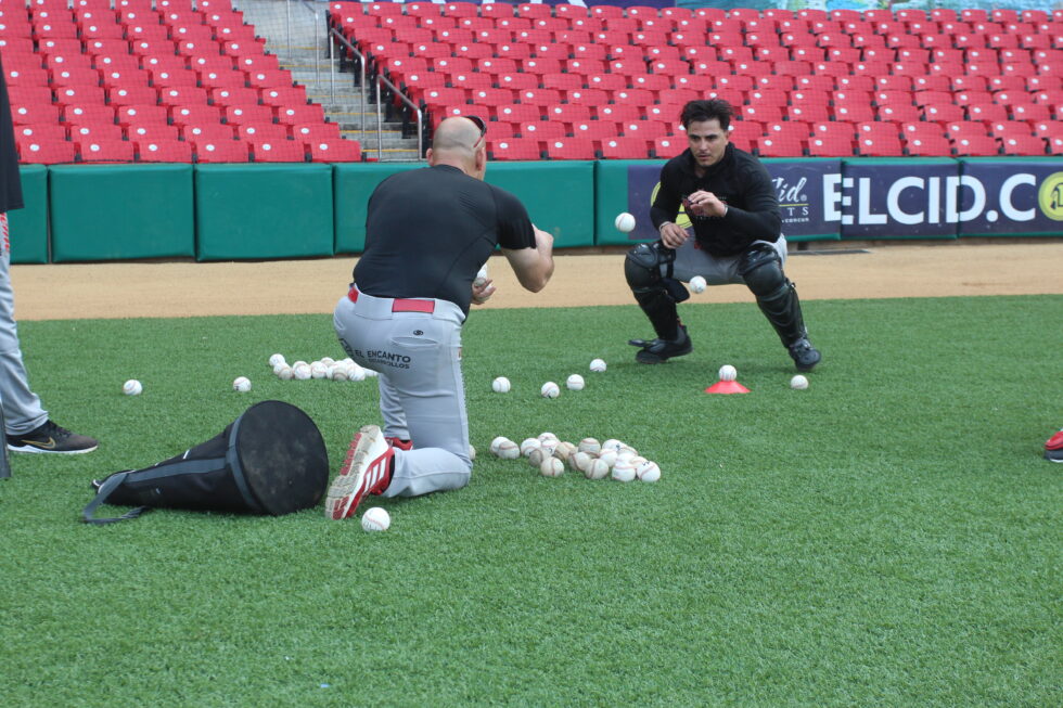 Héctor Páez y los Receptores de Venados se Preparan con la Mira en Volver a la Final