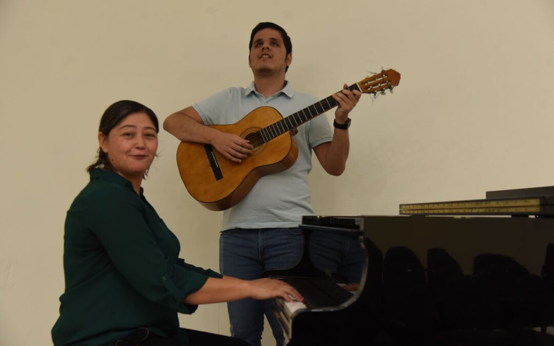 Docente de la Escuela de Música de la UAS se capacita en musicografía braille