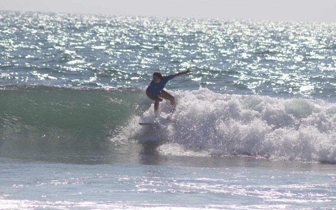 Todo un éxito el primer torneo de surf para mujeres en Mazatlán