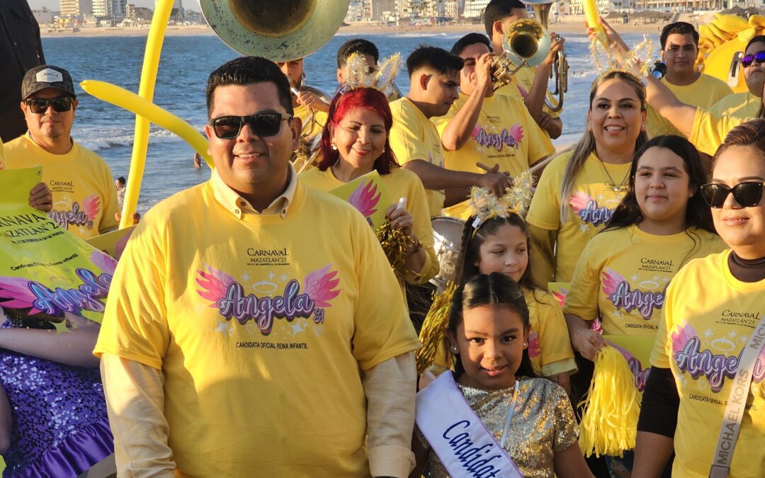 El malecón de Mazatlán se pinta de amarillo para la grabación de la porra de Ángela Salazar, candidata a Reina Infantil del Carnaval