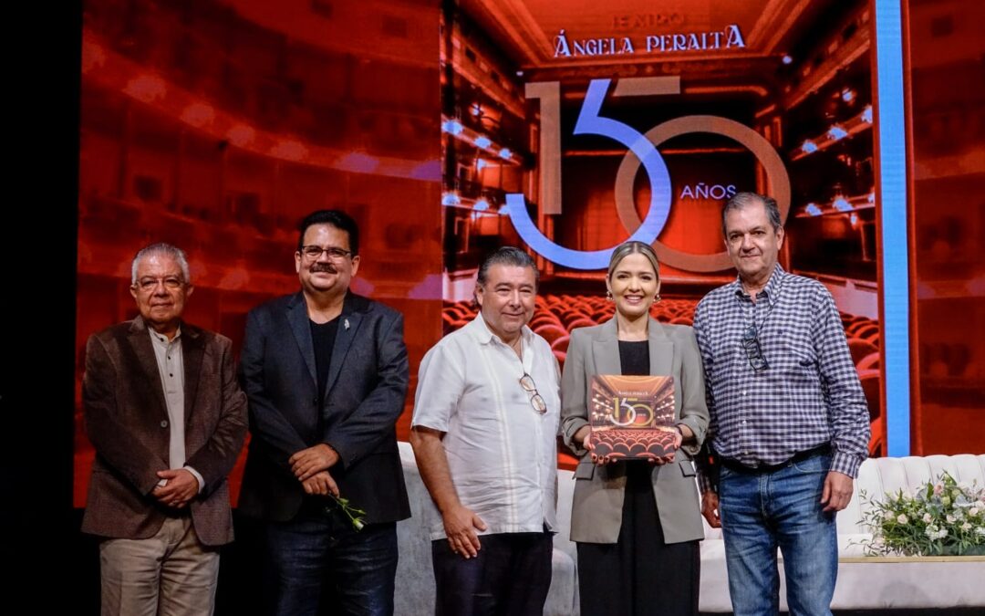 Presentan el libro Teatro Ángela Peralta 150 Años