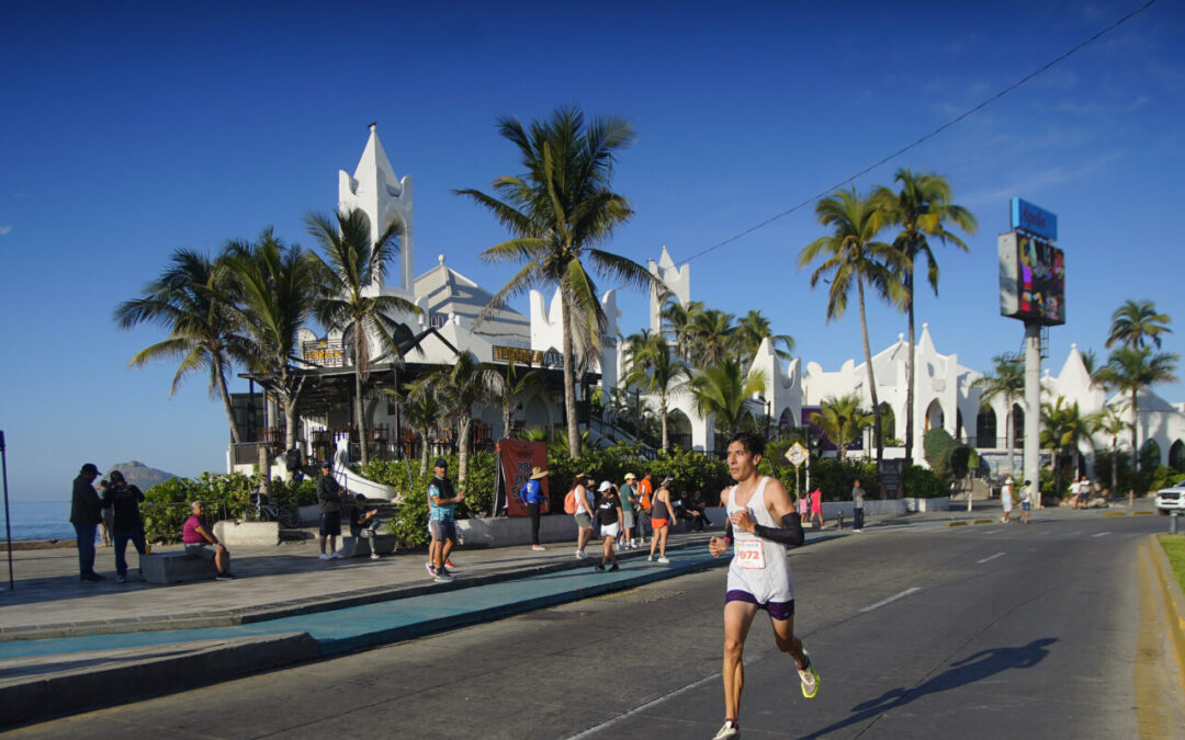 Gran Maratón y Triatlón para la historia: Fiesta, Esfuerzo y Pasión sobre el Malecón de Mazatlán