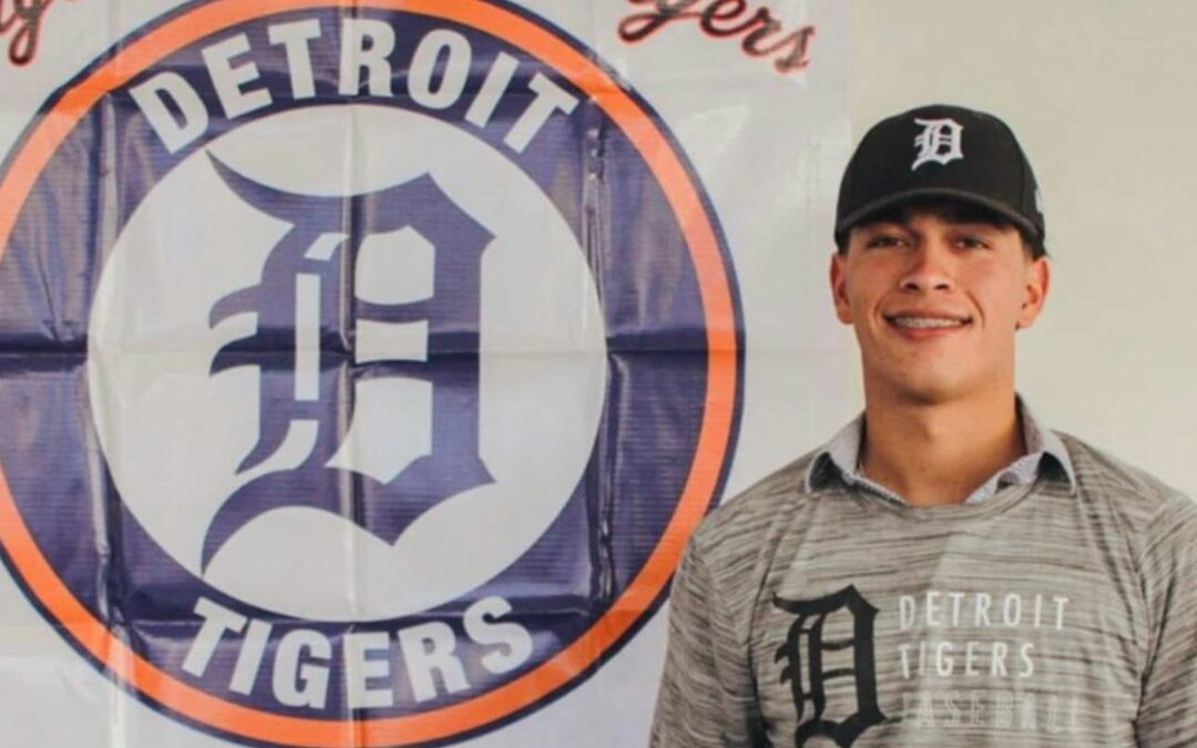 Prospecto de Venados de Mazatlán, Aleiman Cruz, plasma su firma con Tigres de Detroit