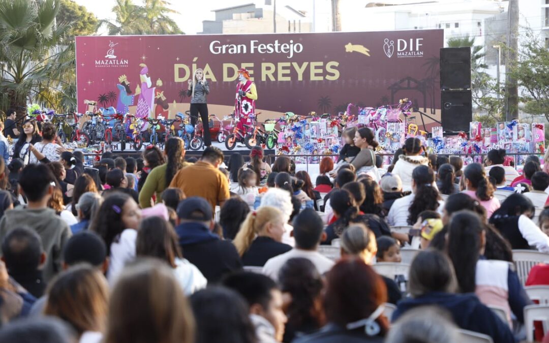 Más de 20 mil mazatlecos disfrutan el Día de Reyes Magos en la Villa Navideña