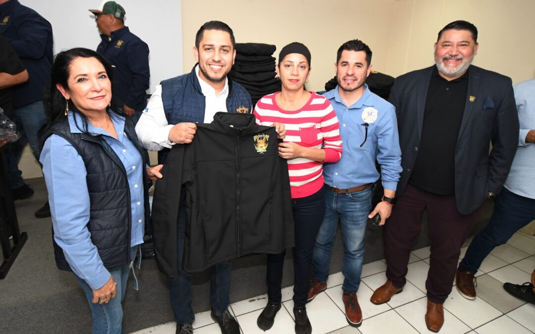 SUNTUAS entrega uniformes a personal de vigilancia y veladores en la Unidad Regional Sur