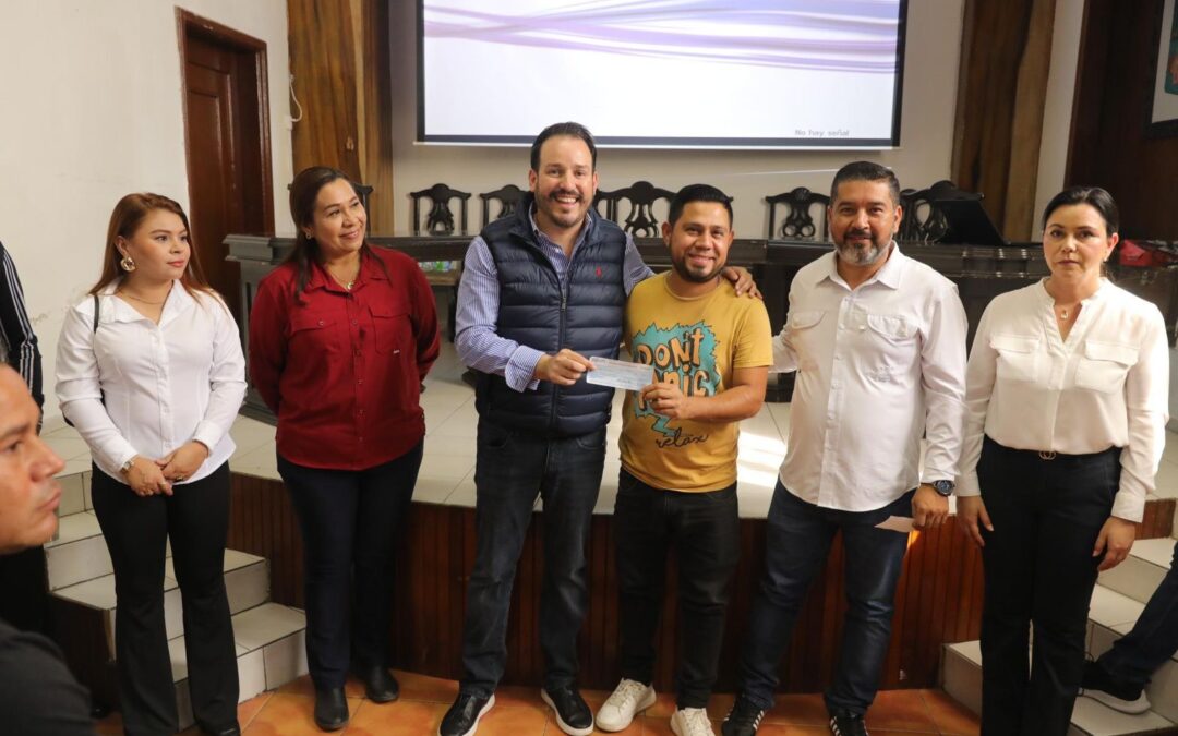 ENTREGA PITY VELARDE 80 APOYOS DE “SINALOA LATE FUERTE” A MÚSICOS DE CONCORDIA